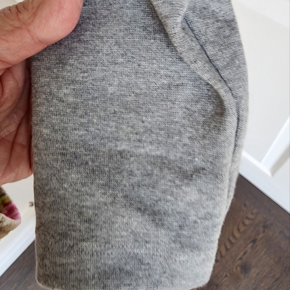 Stella & Dot Gray Puffed sleeve sweatshirt Size Medium - Picture 3 of 10